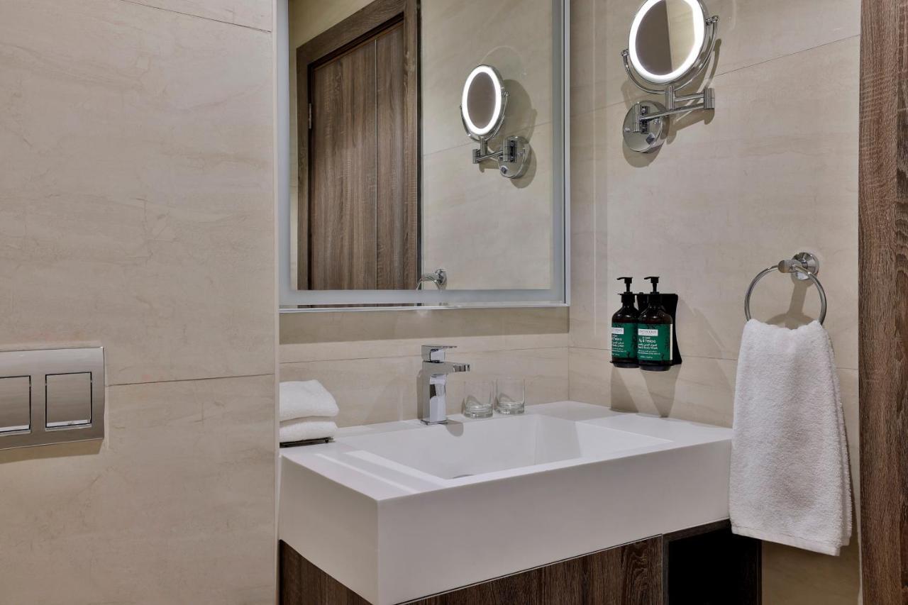 Voco Al Khobar By Ihg Hotel Eksteriør billede Bathroom